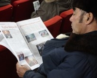 "Мусульманский вестник" в руках зрителя